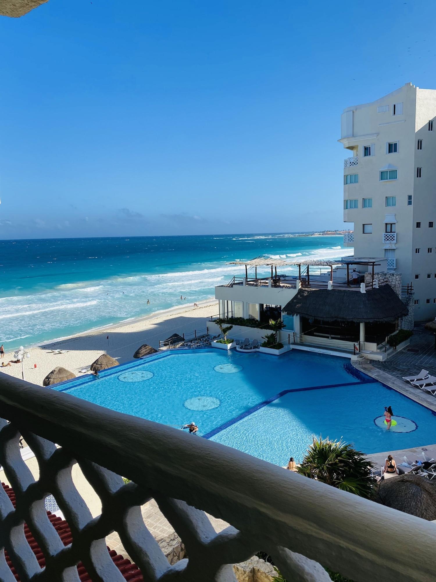 Bsea Cancun Plaza Hotel Exterior photo